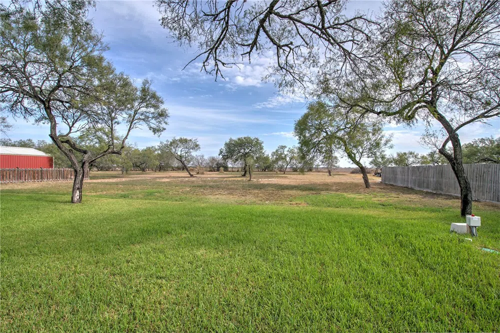5490 Lonesome Dove Robstown, TX 78380