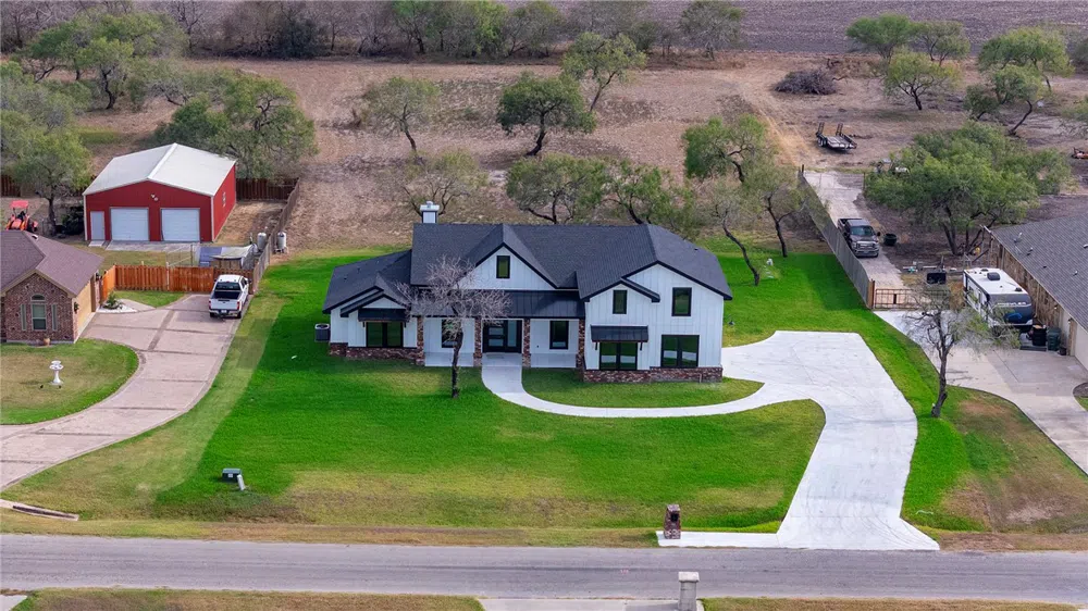 5490 Lonesome Dove Robstown, TX 78380