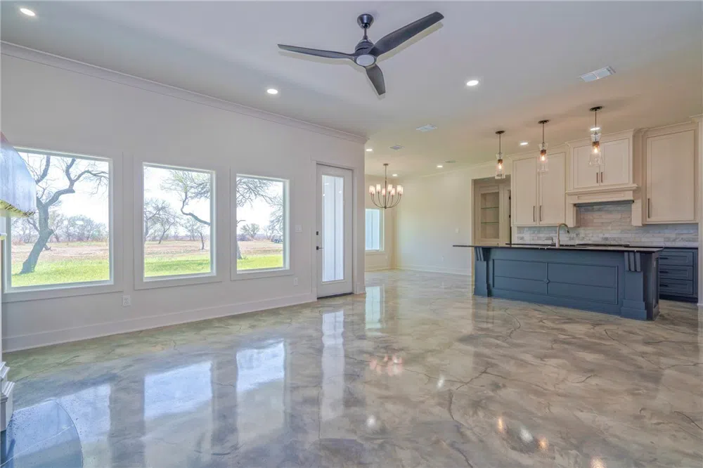 5490 Lonesome Dove Robstown, TX 78380