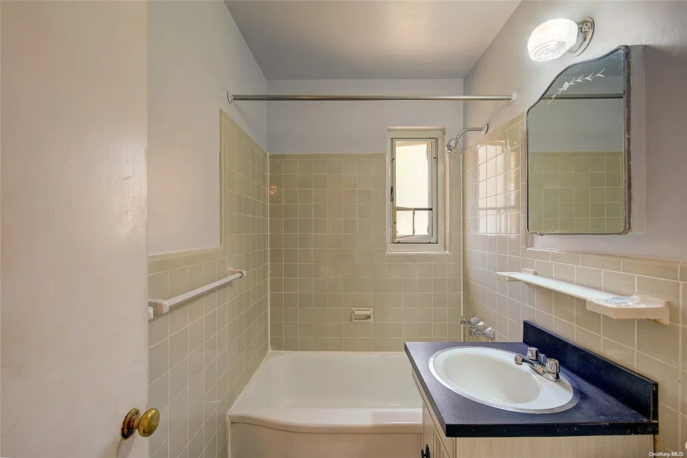 86-43 Springfield Blvd #Duplex Queens Village, NY 11427