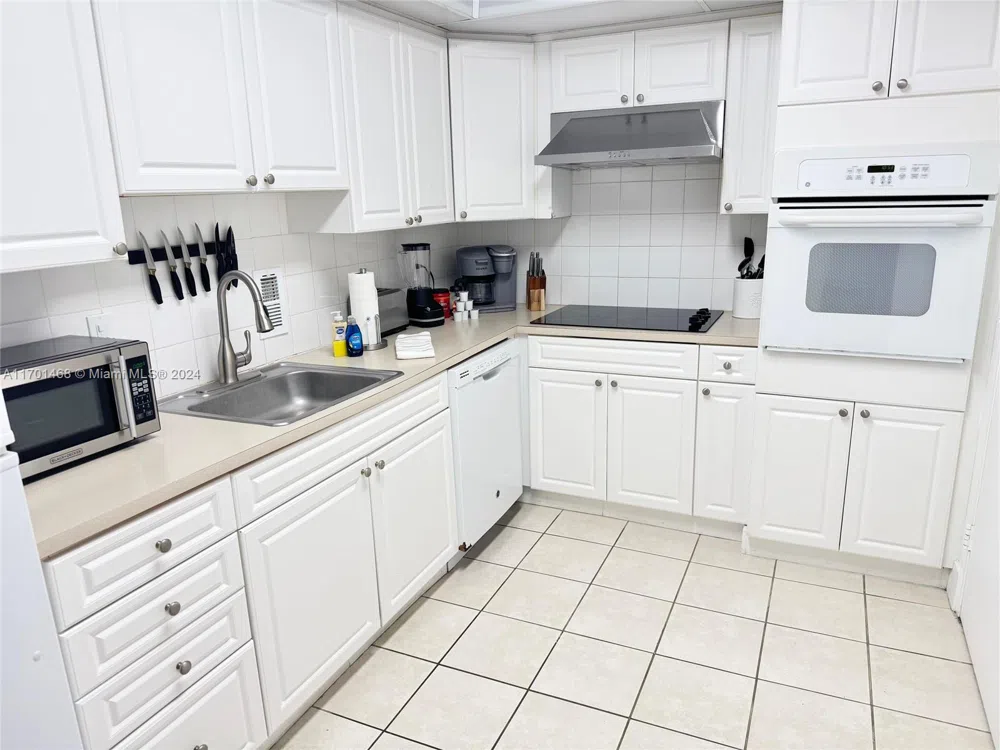 3901 S Ocean Dr #3Y Hollywood, FL 33019