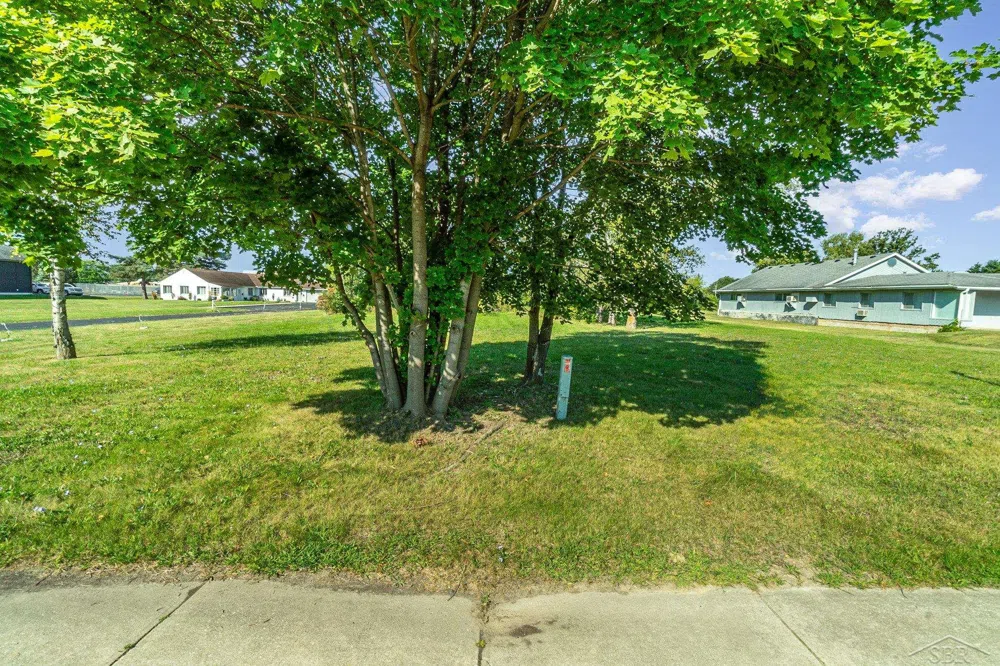 765 Center Road Saginaw Charter Township, MI 48638