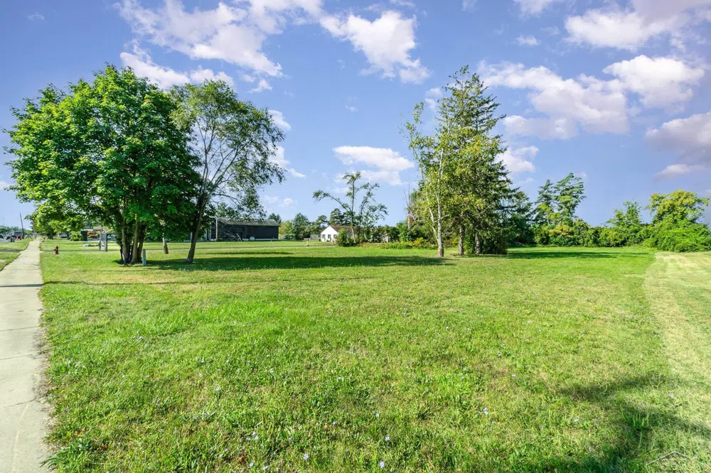 765 Center Road Saginaw Charter Township, MI 48638