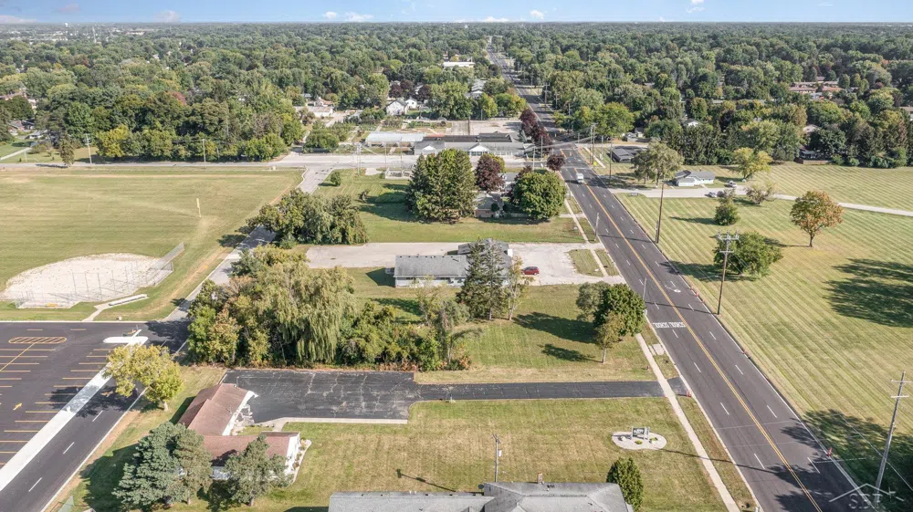 765 Center Road Saginaw Charter Township, MI 48638