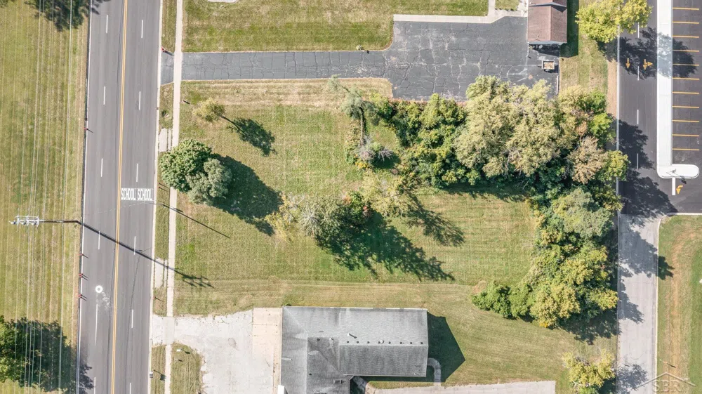 765 Center Road Saginaw Charter Township, MI 48638