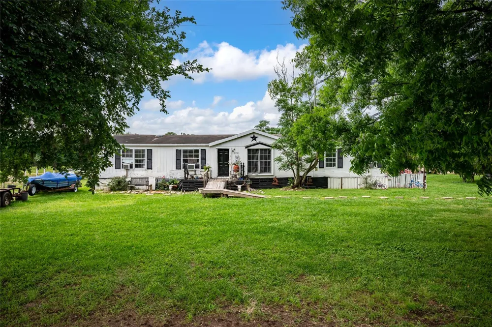 33703 Reynolds Road Fulshear, TX 77441