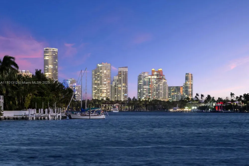 1386 S Venetian Way Miami, FL 33139