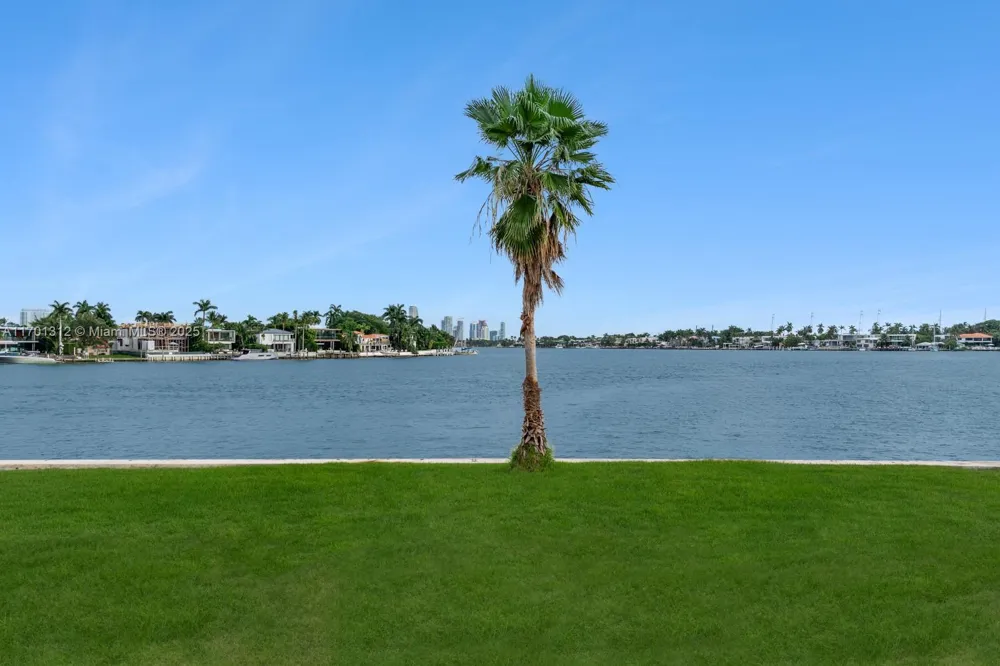 1386 S Venetian Way Miami, FL 33139