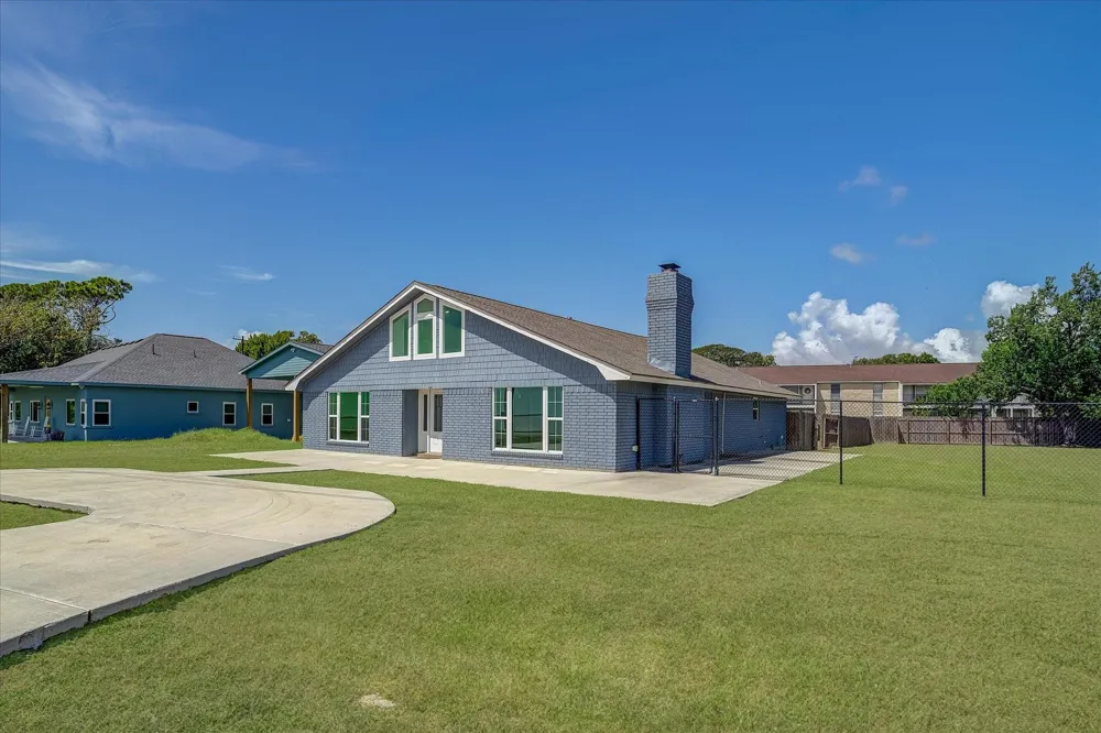 1809 E Bayshore Drive Drive Palacios, TX 77465