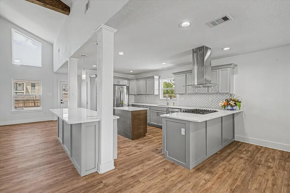 1809 E Bayshore Drive Drive Palacios, TX 77465