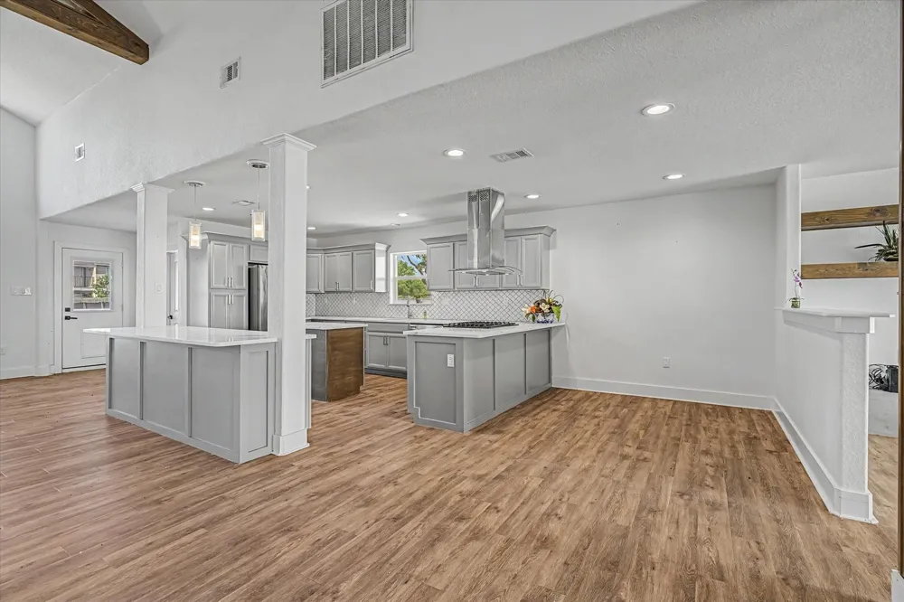 1809 E Bayshore Drive Drive Palacios, TX 77465