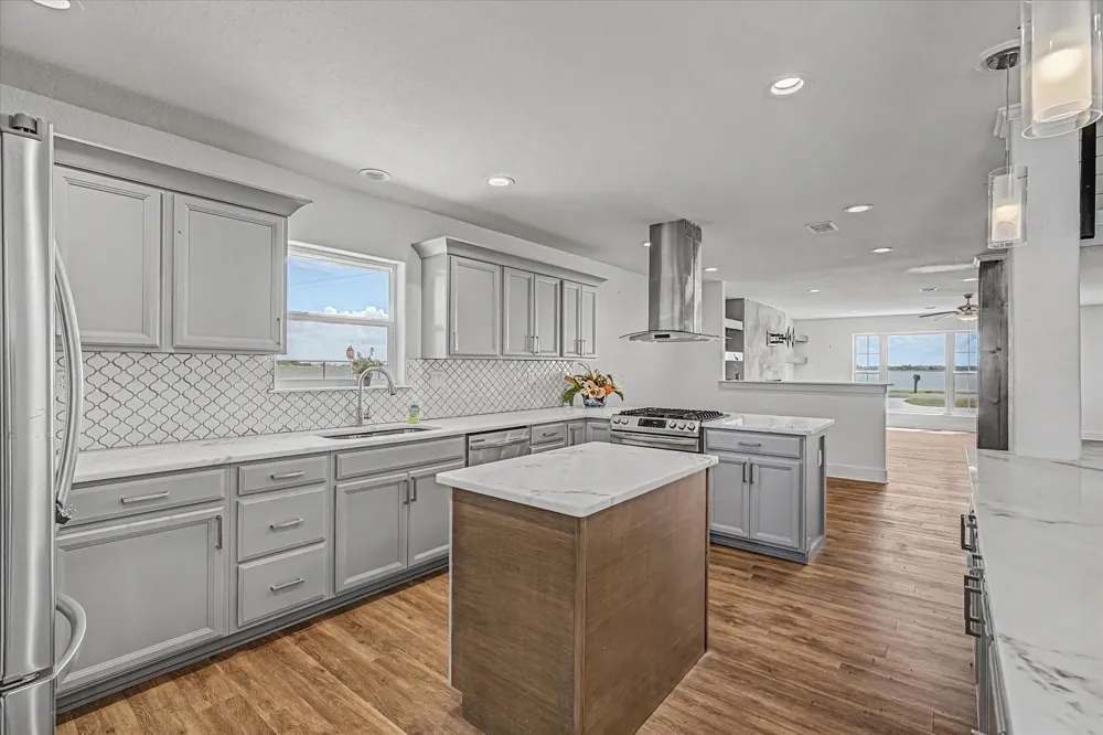 1809 E Bayshore Drive Drive Palacios, TX 77465