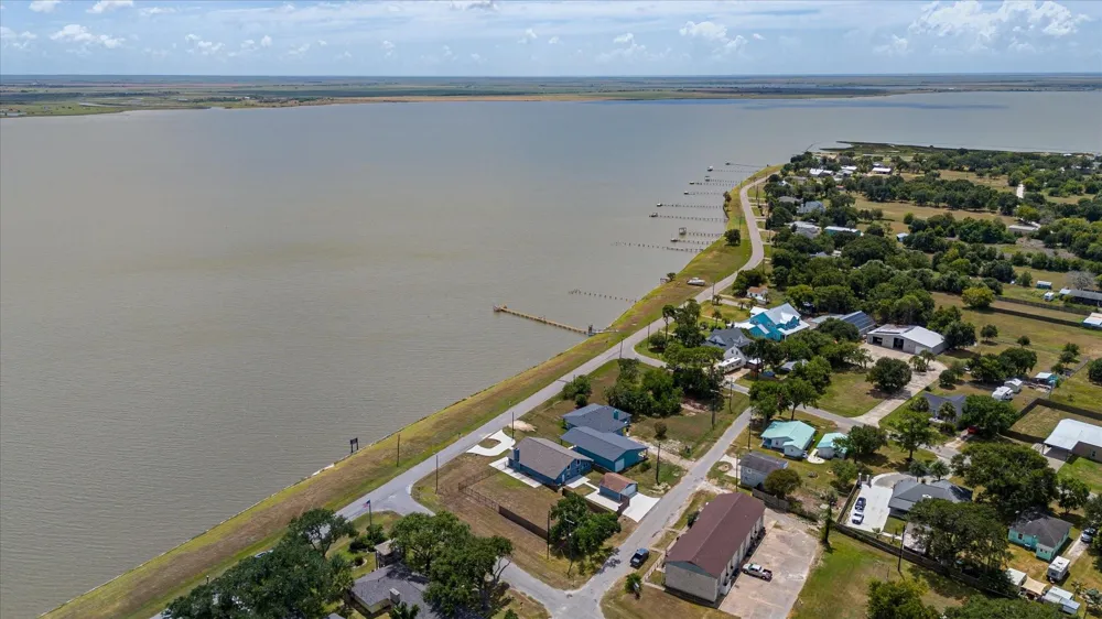 1809 E Bayshore Drive Drive Palacios, TX 77465