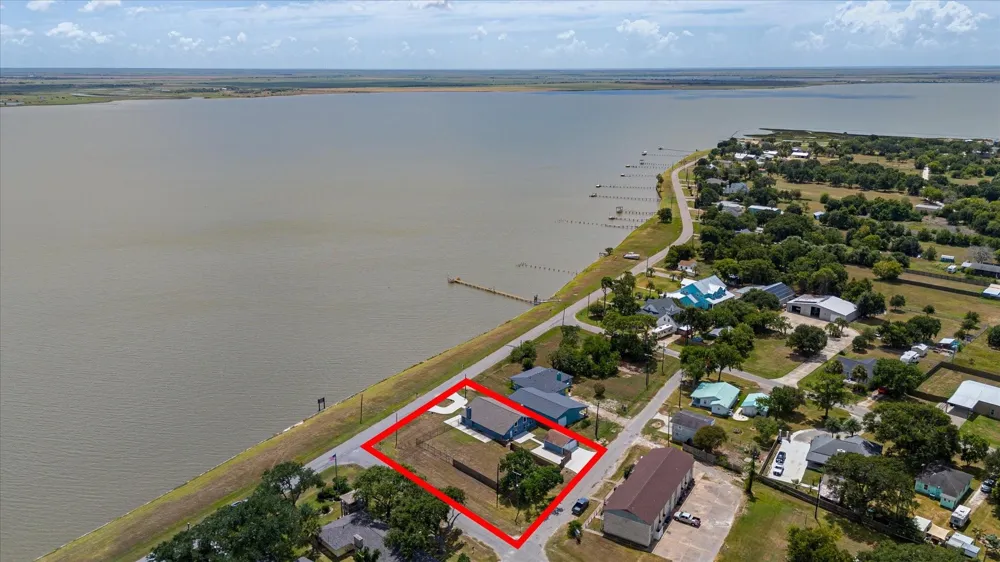 1809 E Bayshore Drive Drive Palacios, TX 77465