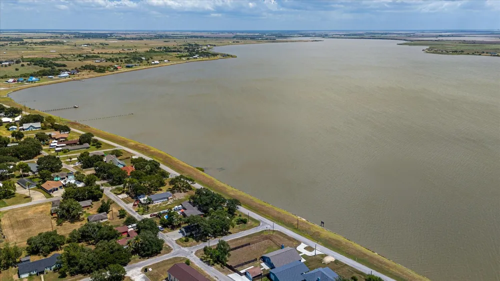 1809 E Bayshore Drive Drive Palacios, TX 77465