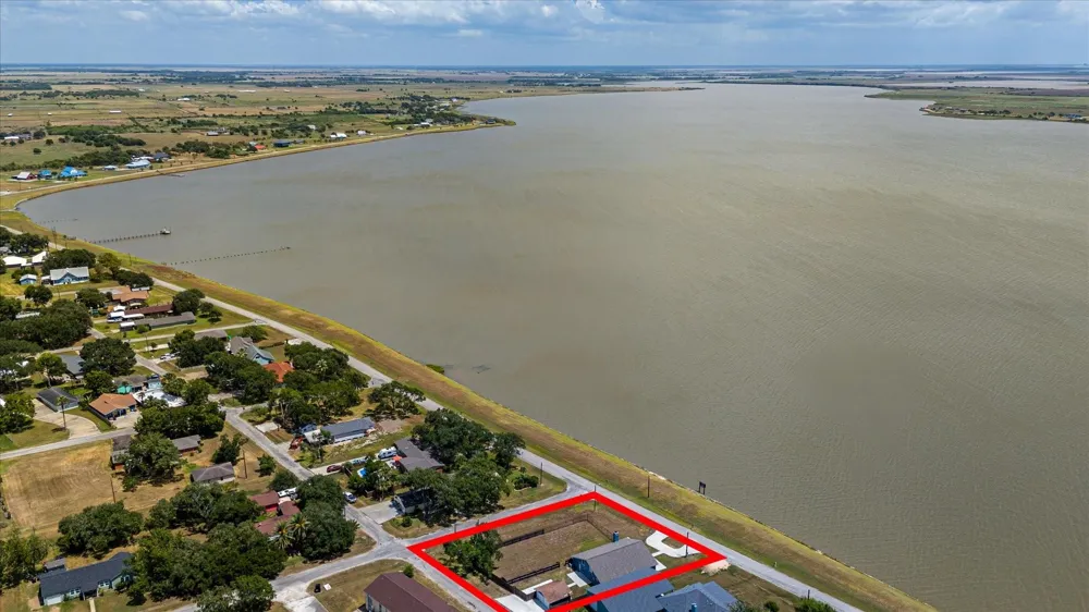 1809 E Bayshore Drive Drive Palacios, TX 77465