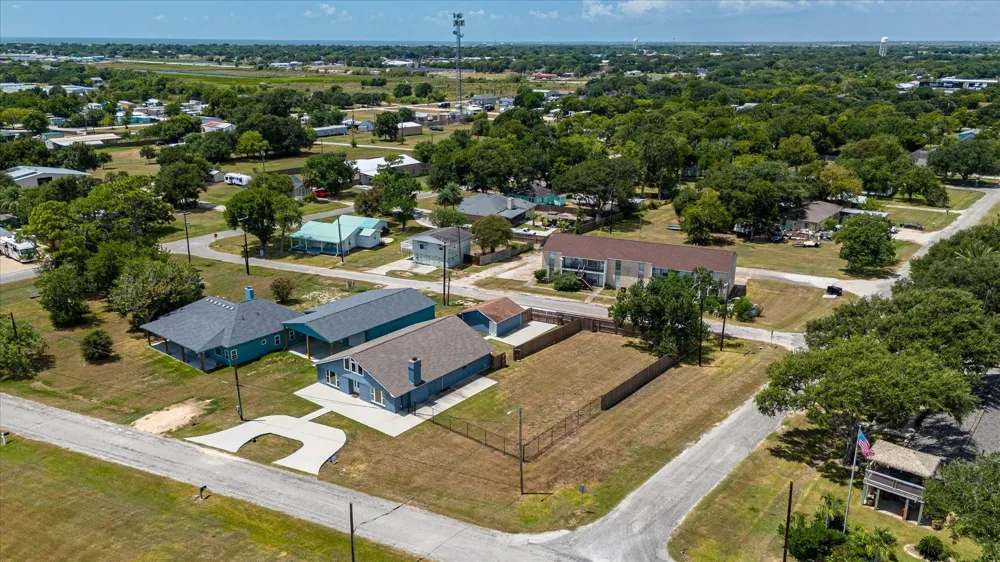1809 E Bayshore Drive Drive Palacios, TX 77465