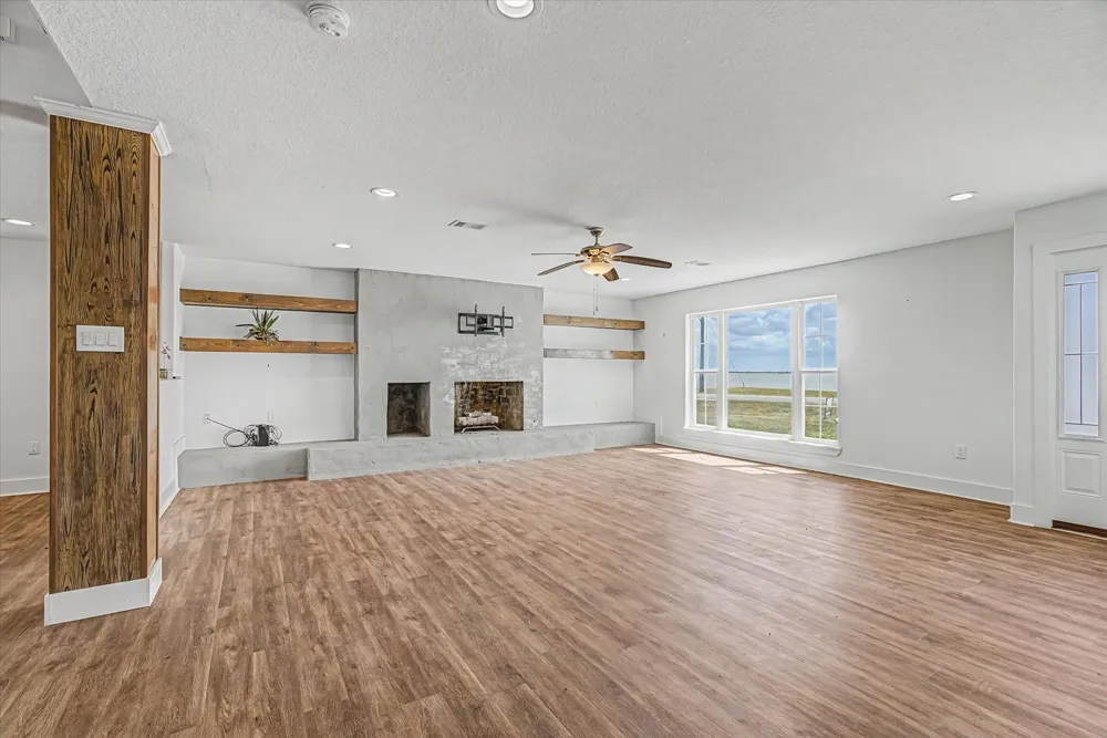 1809 E Bayshore Drive Drive Palacios, TX 77465