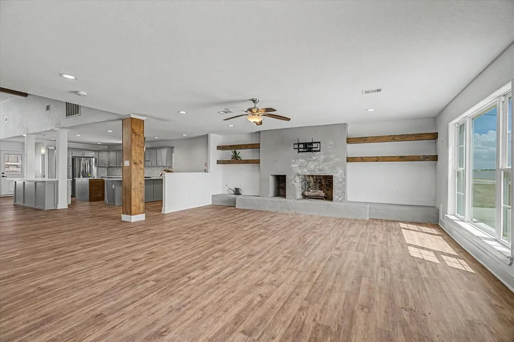 1809 E Bayshore Drive Drive Palacios, TX 77465