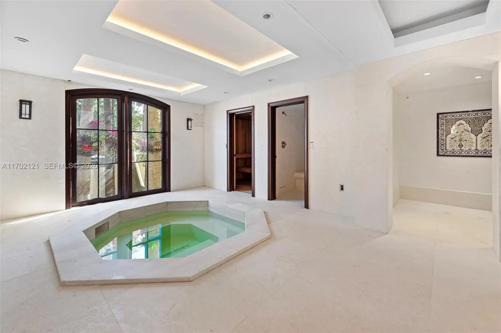 49 Palm Ave Miami Beach, FL 33139