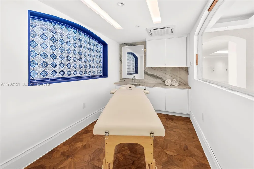 49 Palm Ave Miami Beach, FL 33139