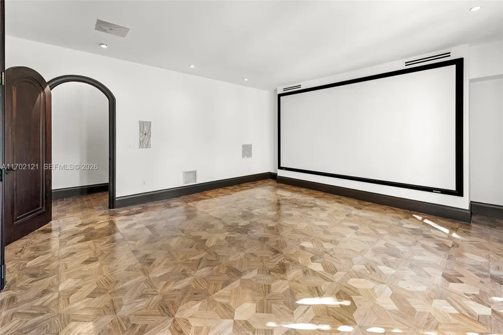 49 Palm Ave Miami Beach, FL 33139