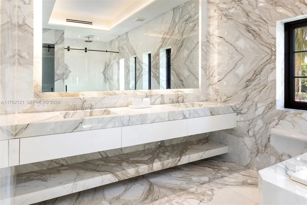 49 Palm Ave Miami Beach, FL 33139
