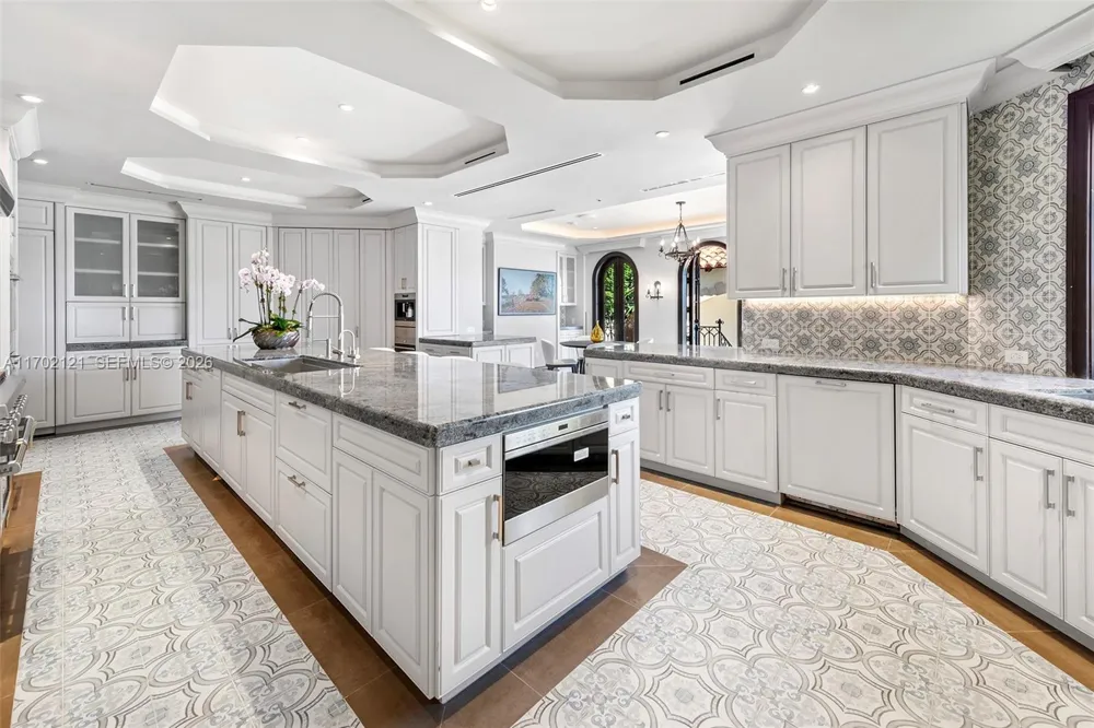 49 Palm Ave Miami Beach, FL 33139