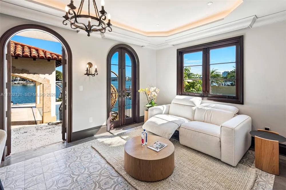 49 Palm Ave Miami Beach, FL 33139