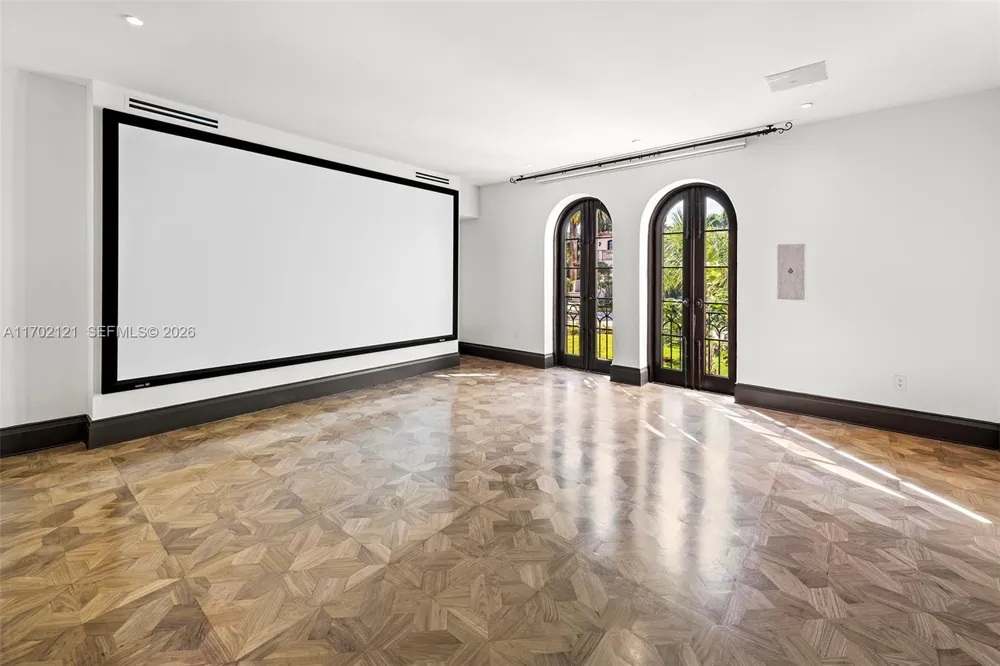 49 Palm Ave Miami Beach, FL 33139