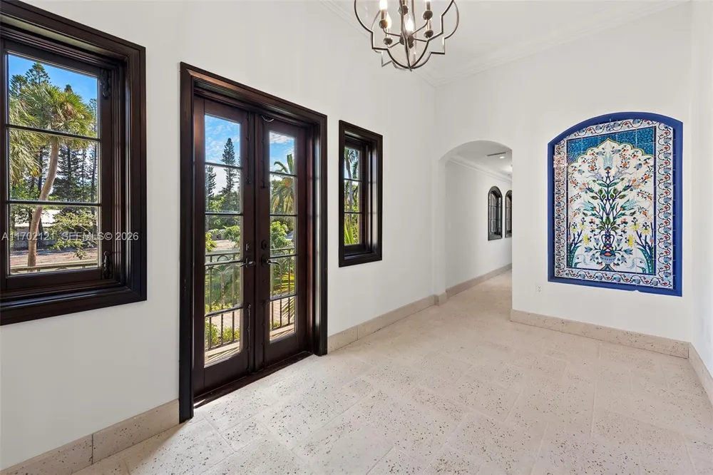 49 Palm Ave Miami Beach, FL 33139