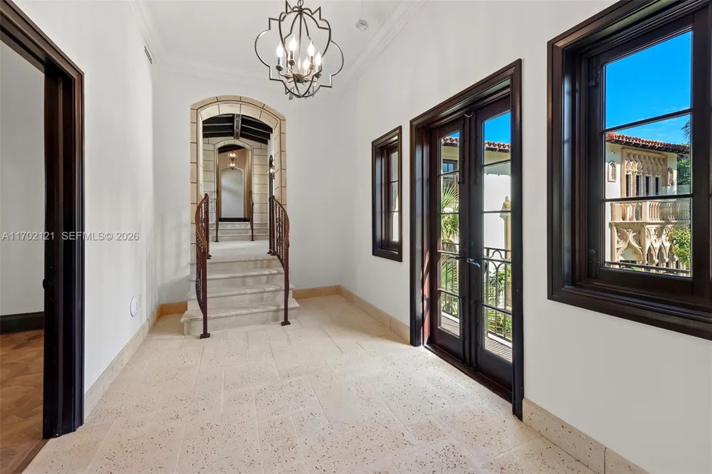 49 Palm Ave Miami Beach, FL 33139