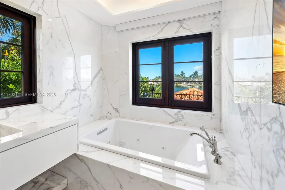 49 Palm Ave Miami Beach, FL 33139