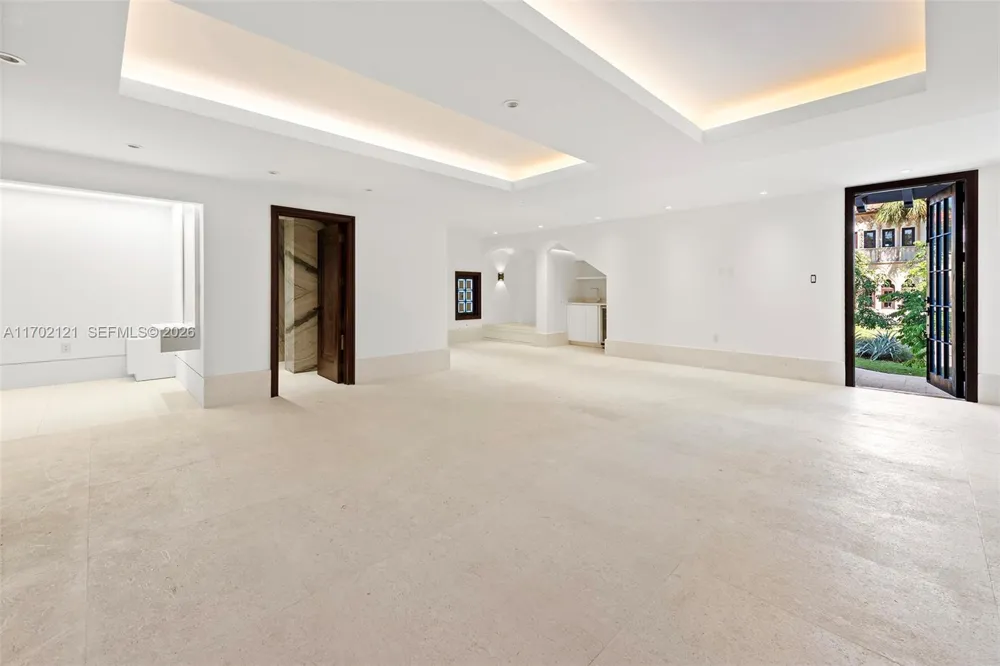 49 Palm Ave Miami Beach, FL 33139