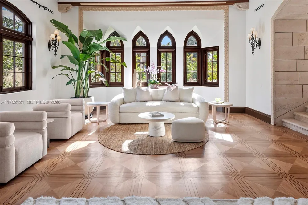 49 Palm Ave Miami Beach, FL 33139