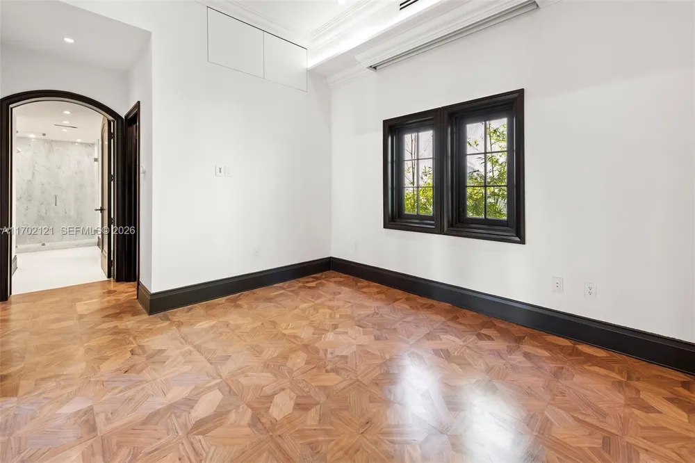 49 Palm Ave Miami Beach, FL 33139