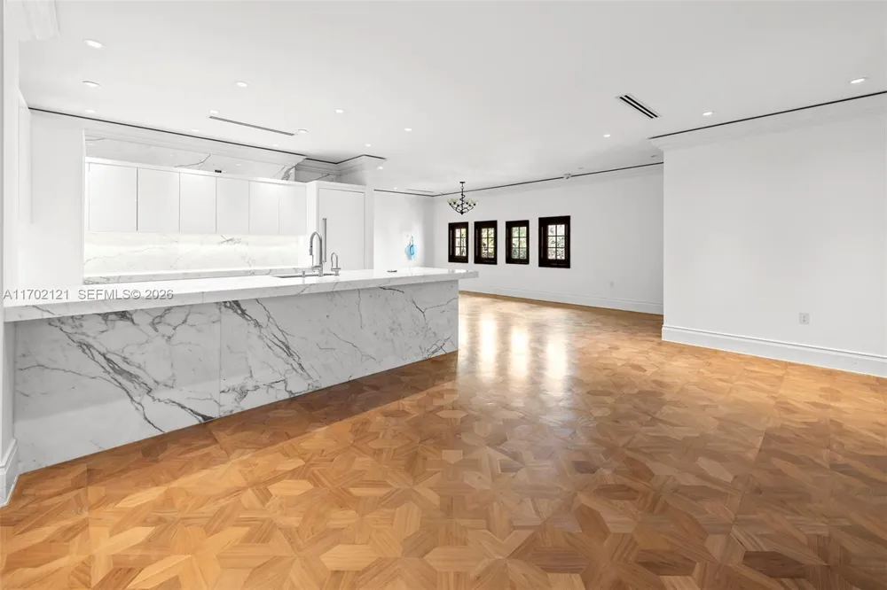 49 Palm Ave Miami Beach, FL 33139