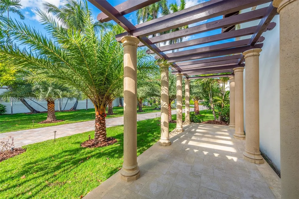 49 Palm Ave Miami Beach, FL 33139
