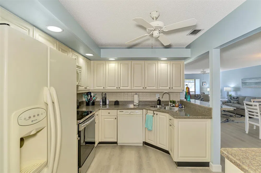 5761 AVISTA DRIVE #5761 Sarasota, FL 34243