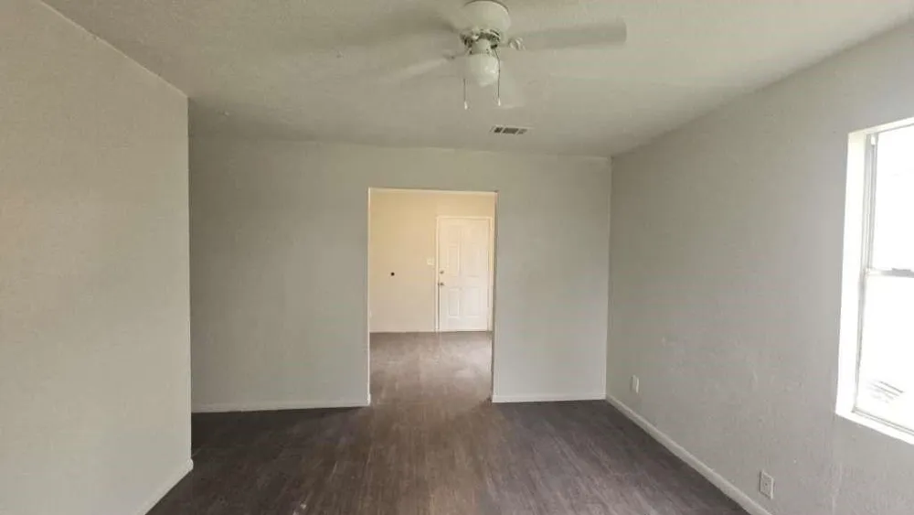 215 Blackshear Street Tomball, TX 77375