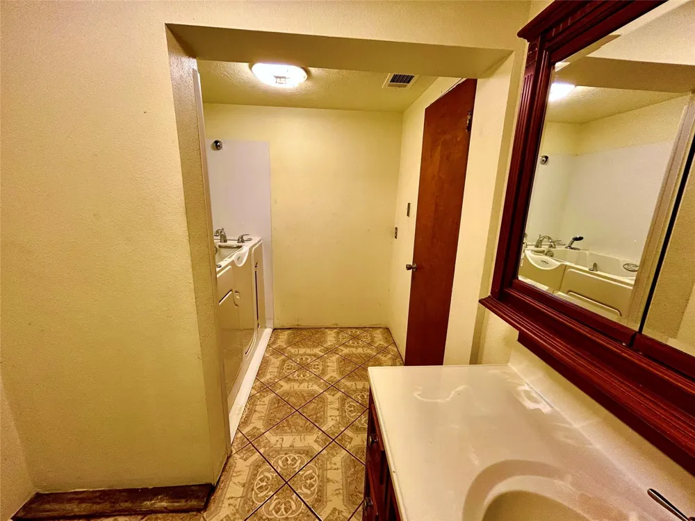 8766 Beauxart Garden Road Beaumont, TX 77705