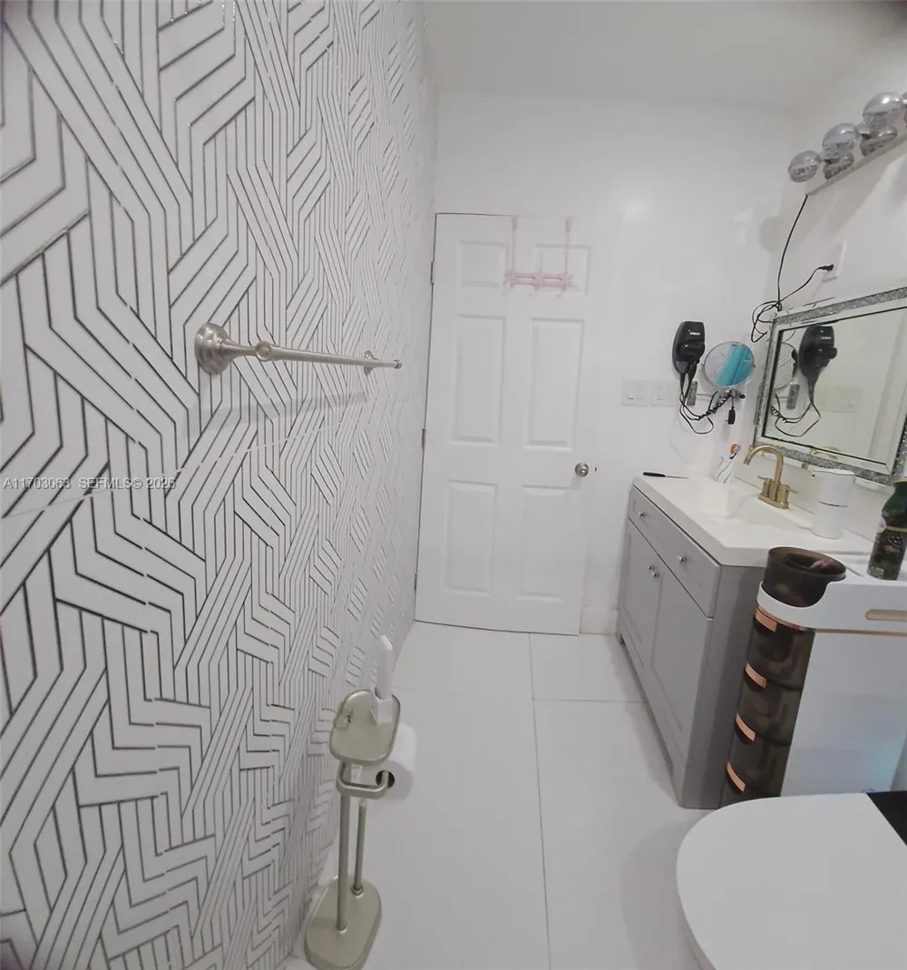 15700 SW 202nd Ave Miami, FL 33187