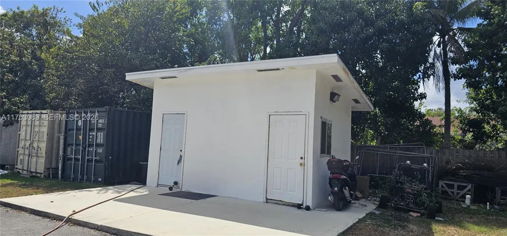 15700 SW 202nd Ave Miami, FL 33187