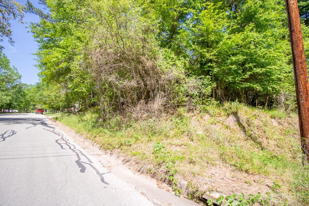 275 Broadmoor Drive Huntsville, TX 77340