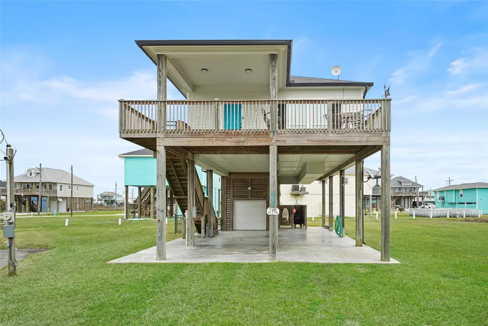 962 Driftwood Drive Crystal Beach, TX 77650