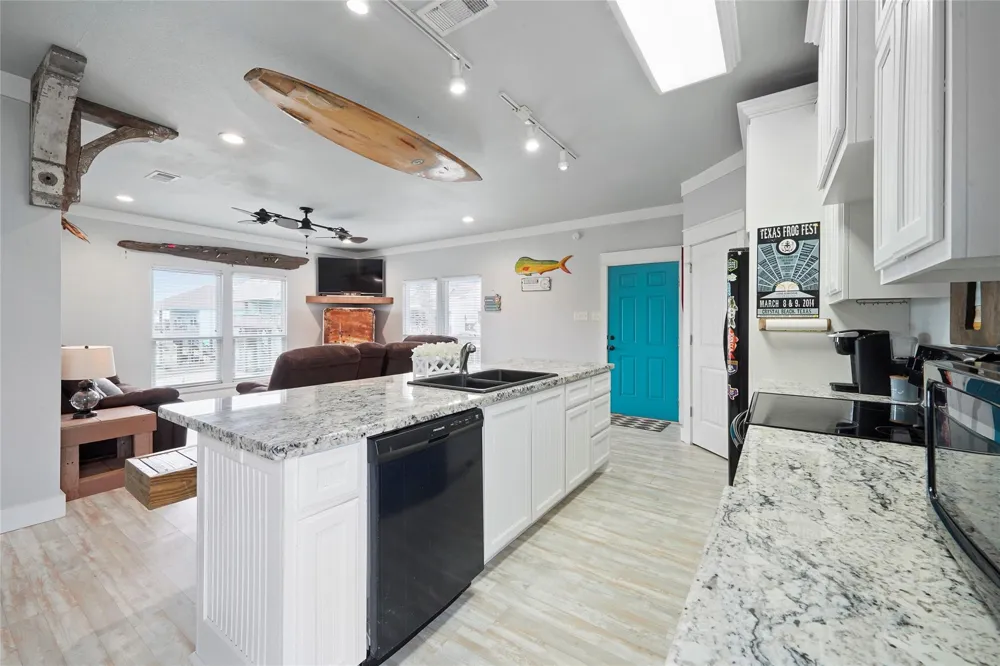 962 Driftwood Drive Crystal Beach, TX 77650