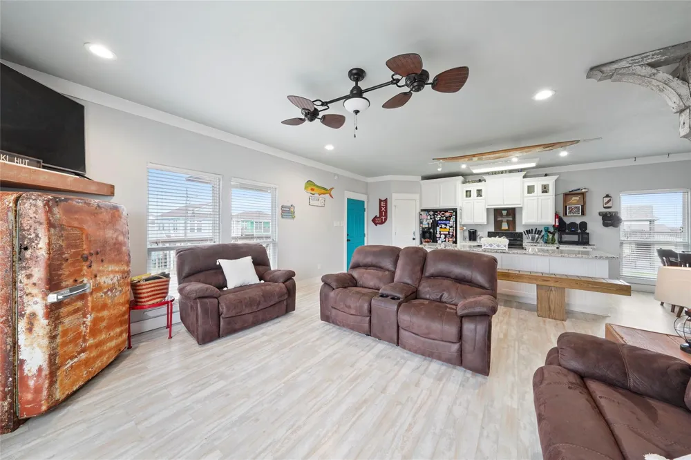 962 Driftwood Drive Crystal Beach, TX 77650