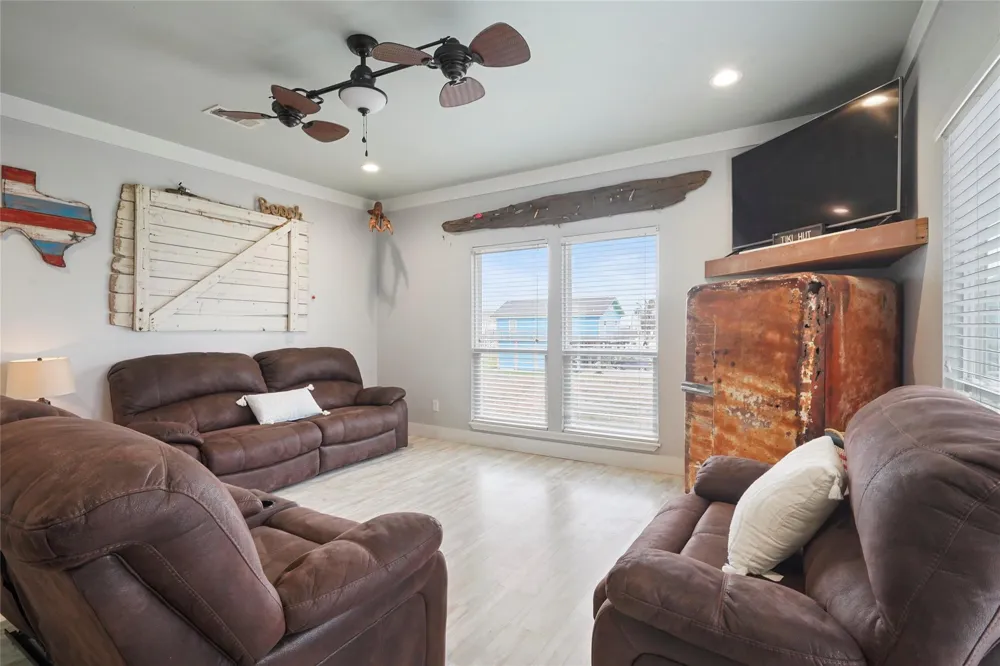 962 Driftwood Drive Crystal Beach, TX 77650