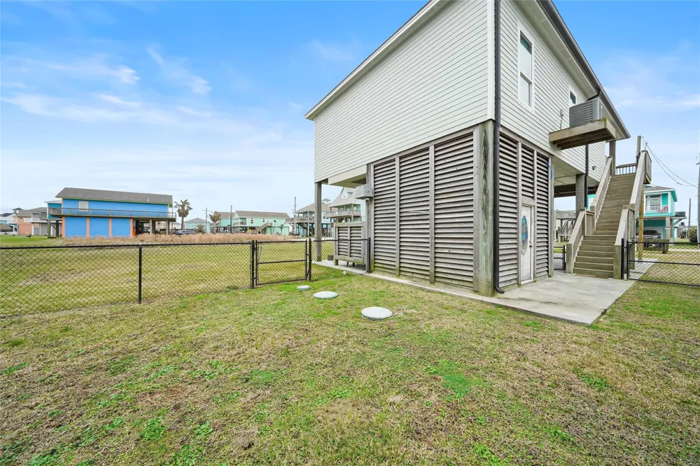 962 Driftwood Drive Crystal Beach, TX 77650