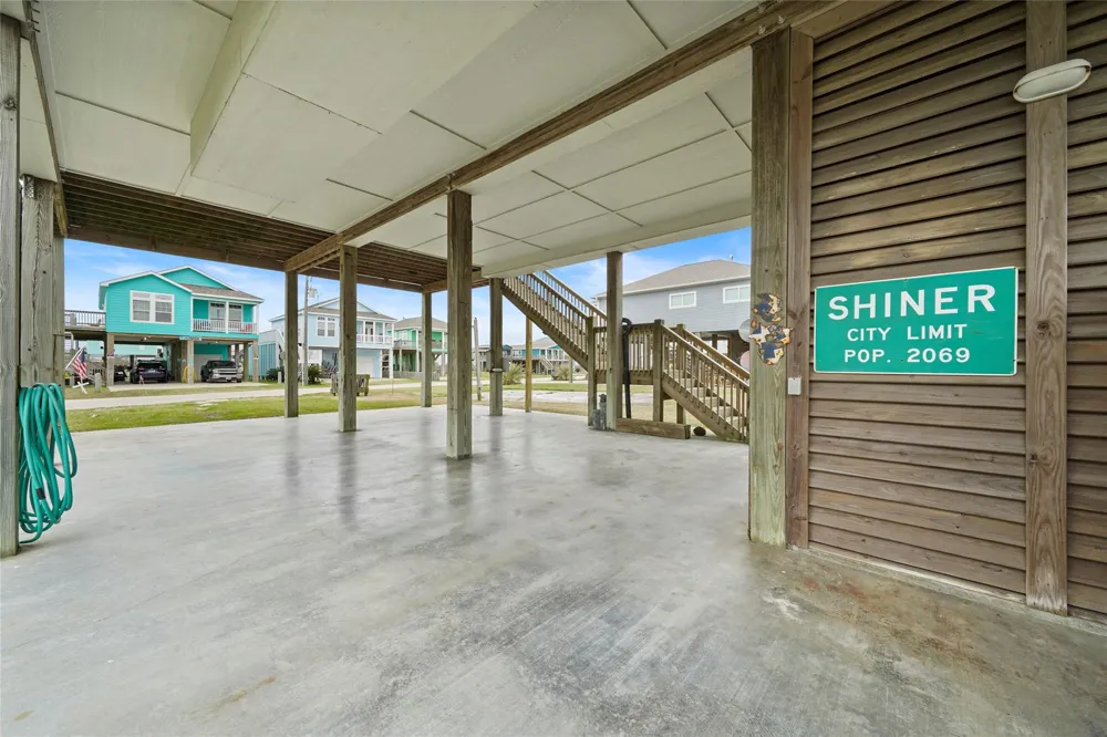 962 Driftwood Drive Crystal Beach, TX 77650